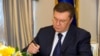 Президент Украины Виктор Янукович подписывает соглашение об урегулировании кризиса
