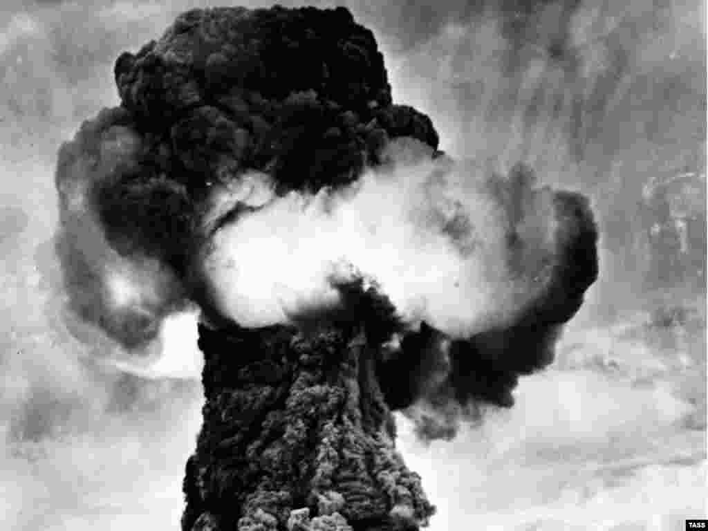 Семей полигонындағы алғашқы атом қаруы сынағы. 29 тамыз 1949 жыл.