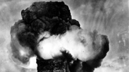 Взрыв первой советской атомной бомбы на полигоне в Семипалатинске, 1949 г