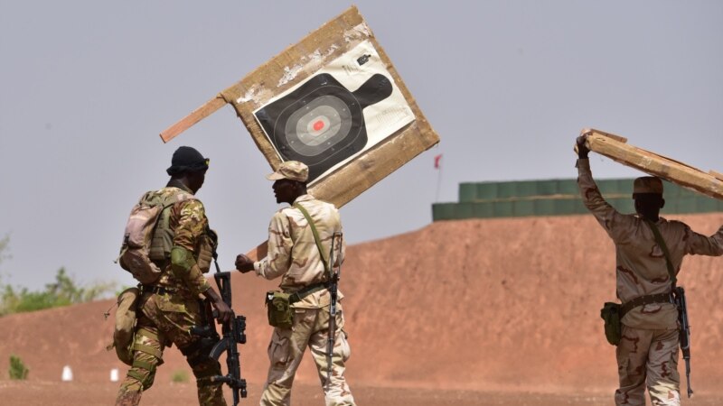 Xhihadistët vrasin dhjetëra civilë në Burkina Faso 