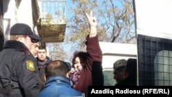 Khadija Ismayilova, in transit to court for a preliminary hearing, 26 December 2014.