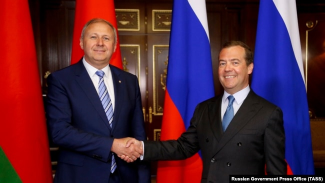 Премьер-министры России и Беларуси Дмитрий Медведев (л) и Сергей Румас (п)