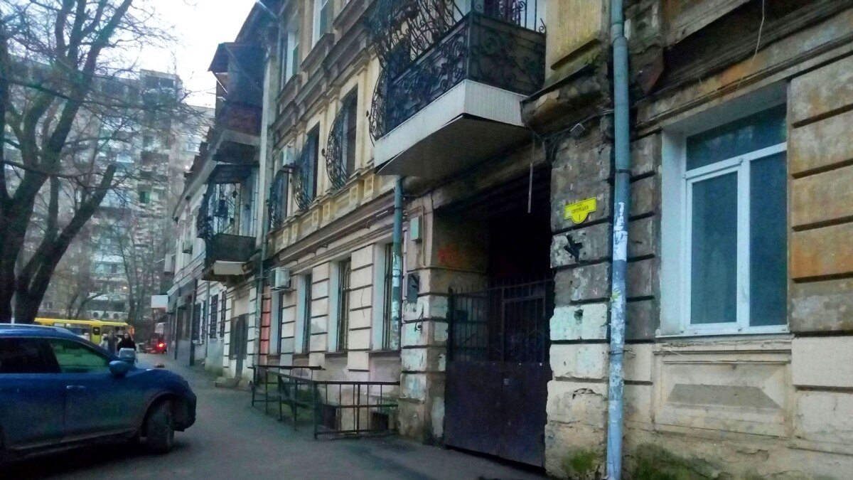 В Одесі через штормовий вітер впало близько 50 дерев, постраждали двоє ...