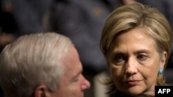 Secretarul de stat Hillary Clinton ministrul apărării Robert Gates 