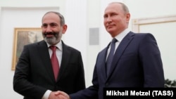 RUSSIA -- : Russian President Vladimir Putin (R) meets with Armenian Prime Minister Nikol Pashinan in Moscow, June 13, 2018