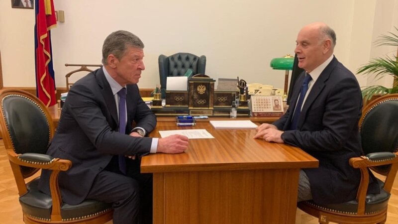 Бжания провел встречи в правительстве и администрации президента РФ