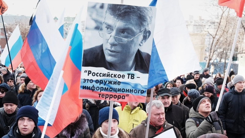 В Петербурге активиста задержали за черно-красный шарф – движение «Солидарность»