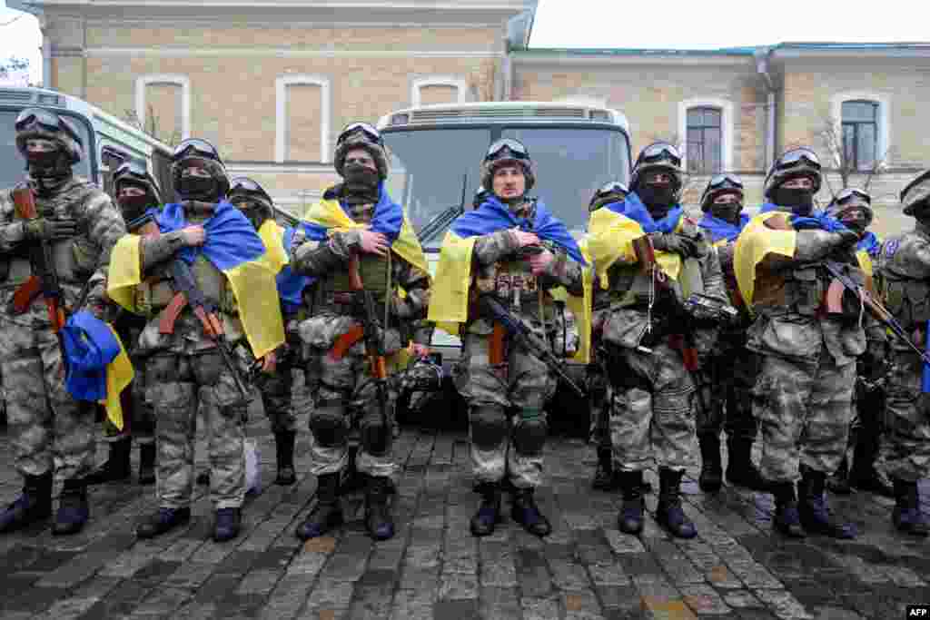 Бійці харківської роти міліції особливого призначення &laquo;Східний корпус&raquo; перед відправкою до зони АТО, Харків, 30 січня 2014 року