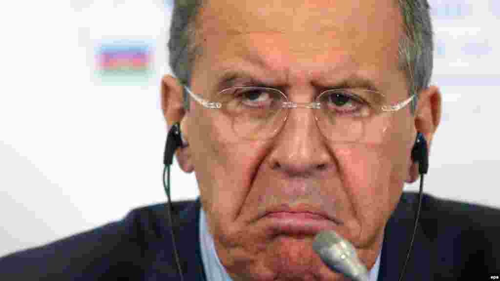 Министр иностранных дел России Сергей Лавров в интервью телеканалу Russia Today 23 апреля заявил, что, если «под ударом окажутся интересы россиян», Москва будет реагировать в соответствии с международным правом. При этом Лавров не уточнил, какой именно будет реакция, но провел аналогию с Южной Осетией 2008 года. Кроме того, глава МИД России еще раз отверг обвинения в присутствии российских военных на территории Восточной Украины. Он также сказал, что «нет никаких оснований не верить тому, что американцы правят там бал». 