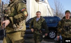 Aleksandr Zakharchenko (center), head of the self-declared "Donetsk People's Republic"