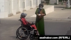 Туркменистанцы. Ашхабад (архивное фото)