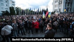 19 вересня під Офісом президента України відбувся протест проти «формули Штайнмаєра»