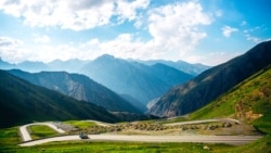 Ландшафт Кыргызстана — серьезный вызов для любого сухопутного транспортного проекта.