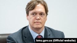Дмитро Сенниченко в листопаді 2021 року заявив, що йде з посади голови Фонду держмайна