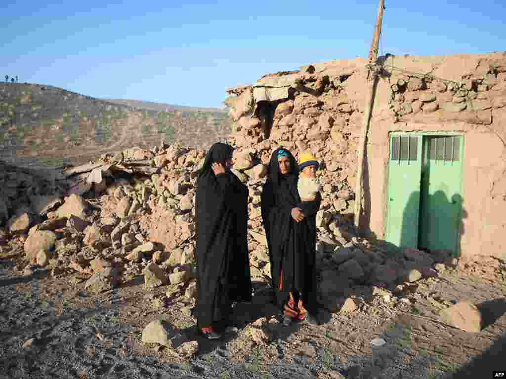 Iran - Najmanje šest ljudi je poginulo a 21 je povrijeđeno u zemljotresu jačine 6,5 stepeni Rihterove skale koji je pogodio jugoistok zemlje, 21.12.2010. Foto: AFP / Hamid Sadeghi