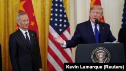 Președintele american Donald Trump și vicepremierul chinez Liu He au semnat un prim acord comercial