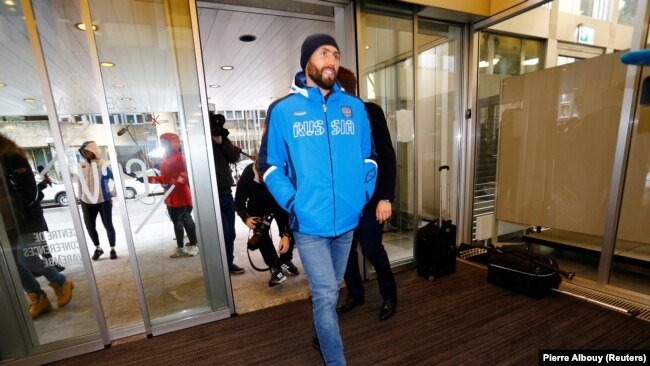 Российский конькобежец Александр Румянцев приехал в CAS слушания по апелляции 42 российских спортсменов на решение МОК об их пожизненном отстранении от участия в Олимпиадах и лишении наград