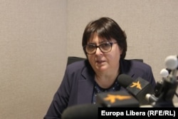 Prof. univ. Alina Mungiu-Pippidi în studioul Europei Libere la Chișinău