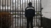 Томск: заключенного с ВИЧ отправили по этапу без лекарств