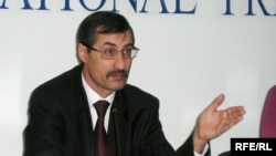 Евгений Жовтис баспасөз мәслихатында. Алматы, 10 ақпан 2009 жыл