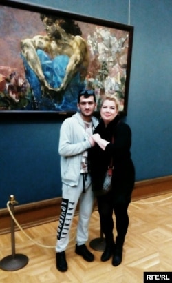 Чанку Рамазанов и его жена Ольга, Третьяковская галерея, апрель 2017 г.