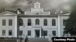Clădirea Zemstvei de la Soroca (Foto: vol. Basarabia în actul Marii Uniri de la 1918)