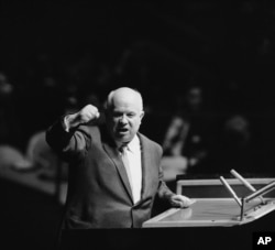 Микита Хрущов на трибуні Генасамблеї ООН, Нью-Йорк, 1960 рік