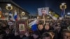 Sa dočeka Vladimiru Putinu koji je organizovan ispred hrama Svetog Save, prilikom njegove posete Beogradu, tokom koje je obišao i uvu crkvu, 17. januara 2019. 