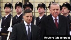 რეჯეპ ტაიპ ერდოანი (მარჯვნივ) და ვოლოდიმირ ზელენსკი. კიევი, 2020 წ. 3 თებერვალი.