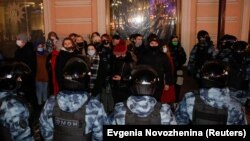 Наймасовіші затримання проходять у Санкт-Петербурзі і в центрі Москви, де відбувалося засідання суду