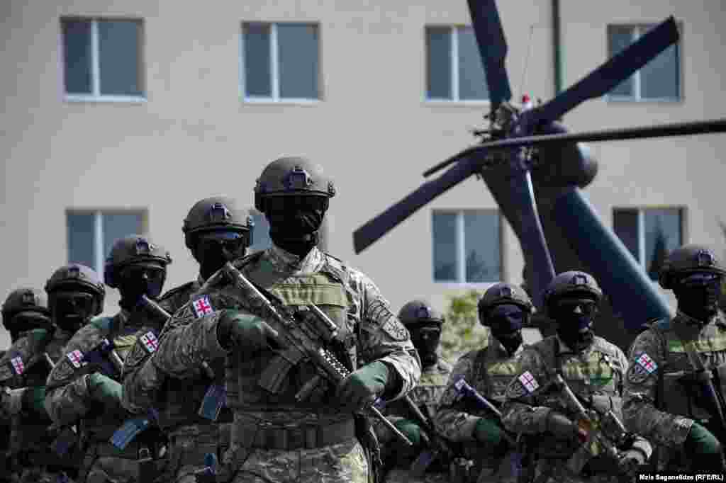 В учениях принимают участие более 2700 военнослужащих из Грузии и четырех стран-членов НАТО — США, Великобритании, Франции и Польши.