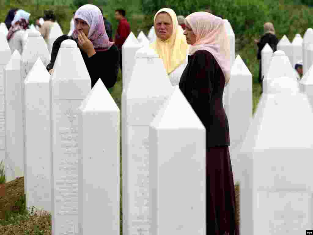 Bosna i Hercegovina - Zvornik - U Zvorniku su sahranjeni posmrtni ostaci 43 bosanska Muslimana koji su ubijeni od strane srpskih snaga u Zvorniku za vrijeme rata. 