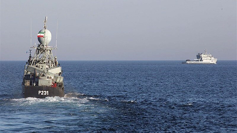 برخورد ناوشکن نیروی دریایی ایران با موج شکن در بندر انزلی