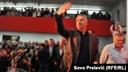 Crnogorski premijer Milo Đukanović u slavlju nakon objavljenih preliminarnih rezultata izbora