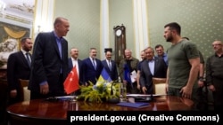 Președintele turc Recep Erdogan și omologul său ucrainean Volodimir Zelenski, Liov, 18 august 2022.