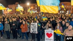 Ukraine -- Pro-Ukrainian activists sing the state anthem during q rally in the center of the eastern city of Kharkiv, March 6, 2014