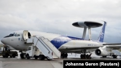 Un avion Boeing AWACS de supraveghere la baza aeriană Melsbroek din Bruxelles, 27 noiembrie 2019
