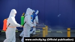 Илустрација- чистење на улиците поради коронавирусот во Киргистан