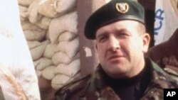 ژنرال بازنشسته عاطف دوداکوویچ پس از پایان جنگ بوسنی برای دوره‌ای فرمانده ارتش این کشور شد