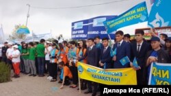 Участники акции, организованной Духовным управлением мусульман Казахстана по Южно-Казахстанской области, с агитацией «против нетрадиционных религиозных течений». Шымкент, 10 апреля 2018 года.