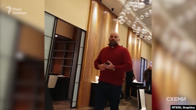 Слідом з кімнати вийшов Тімур Міндіч