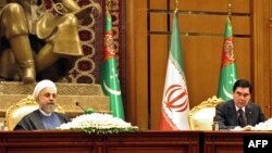 Eýranyň we Türkmenistanyň prezidentleri H. Rohani (ç) we G.Berdymuhamedow (s) Aşgabat, 11-nji mart, 2015