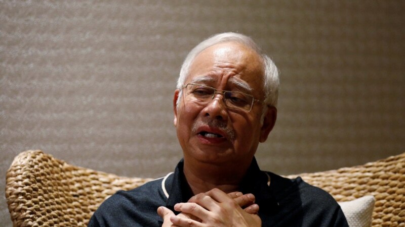 Малайзияда экс-премьер камакка алынды