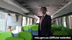 Володимир Омелян, на той час міністр інфраструктури України, тестує автобус FlixBus, 11 червня 2019 року 