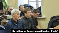 Сергей Тарасов, Максим Круговой и Александр Кривошеин в зале суда