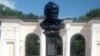 В анексованому Криму поклали квіти до пам’ятника Шевченку в День Конституції 