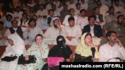 دې غونډې ته ښځې هم راغلې وې