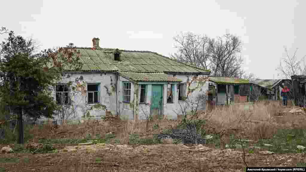Чимало будівель у Семенівці закинуті через небезпеку зсувів