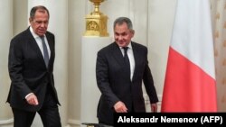 Sergei Shoigu (sağda) və Sergei Lavrov 