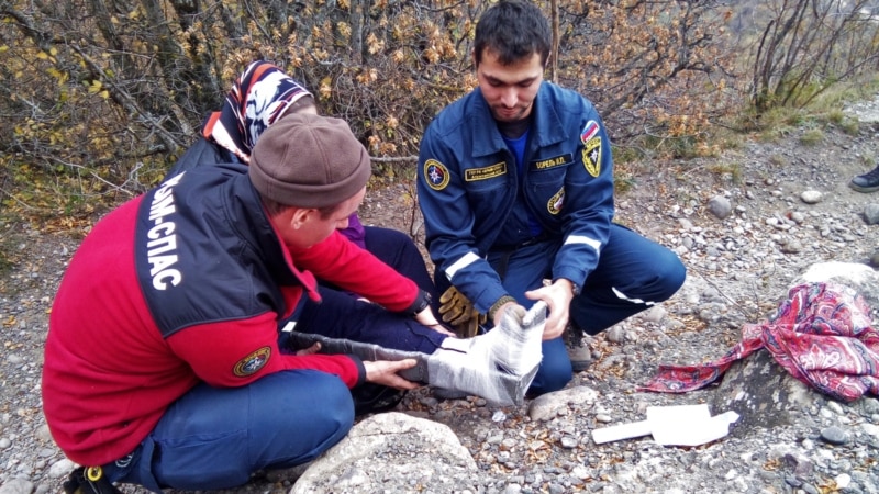В горах Крыма оказали помощь жительнице Санкт-Петербурга, подвернувшей ногу – МЧС (+фото)